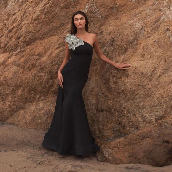 Mac Duggal 11810 Womens Black Crepe One Shoulder Gown With Flower 4 - Picture 1 of 15